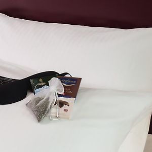 Zimmer mit Kingsize-Bett